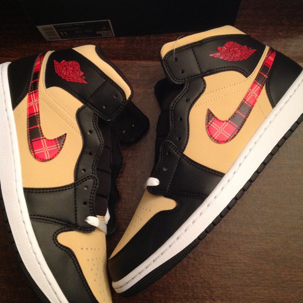 Air Jordan 1 Mid SE Men's Black/Sesame/Red Sneakers - USA Size:11 - New in Box